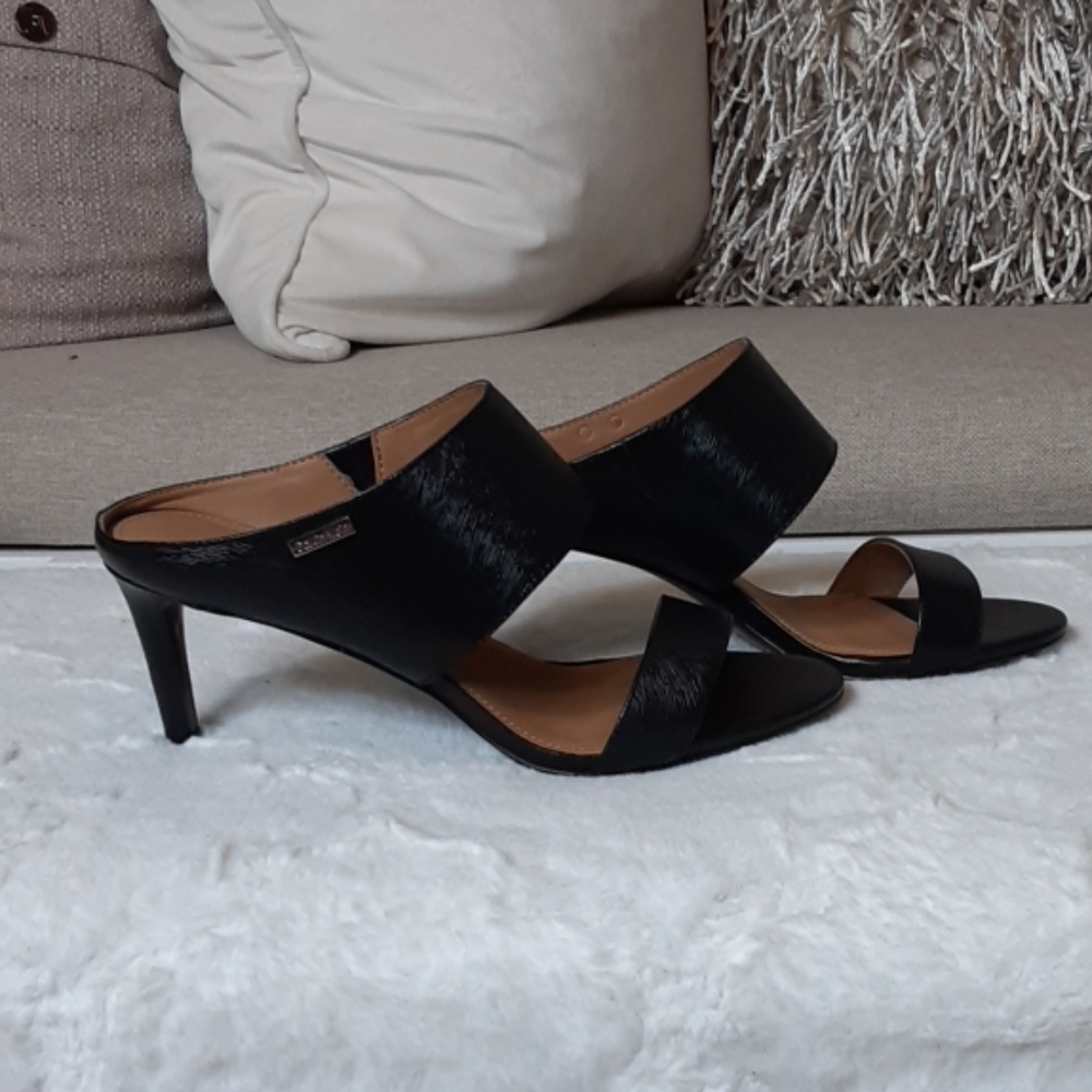 NWOT Calvin Klein Low Heel Pump 7